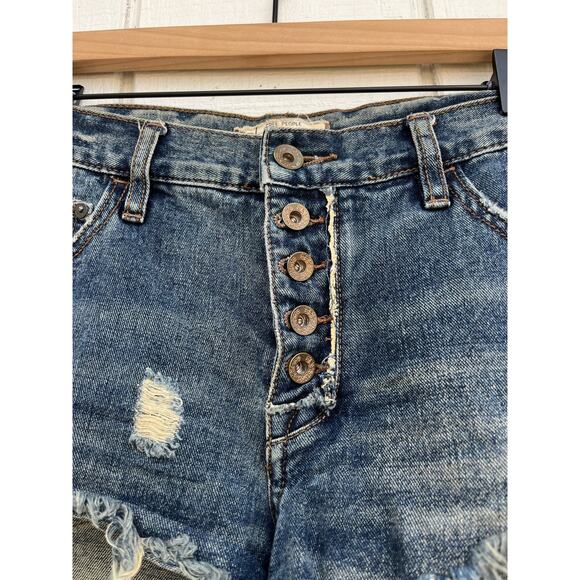 Free People‎ Women's Short Cut Off Distressed Button Fly Denim Shorts Size 26 - Picture 3 of 6